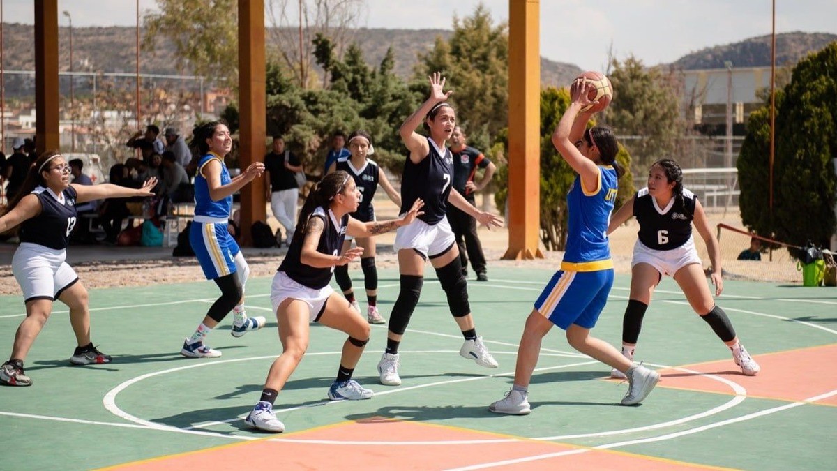 Encuentros deportivos reúnen a estudiantes universitarios en SMA