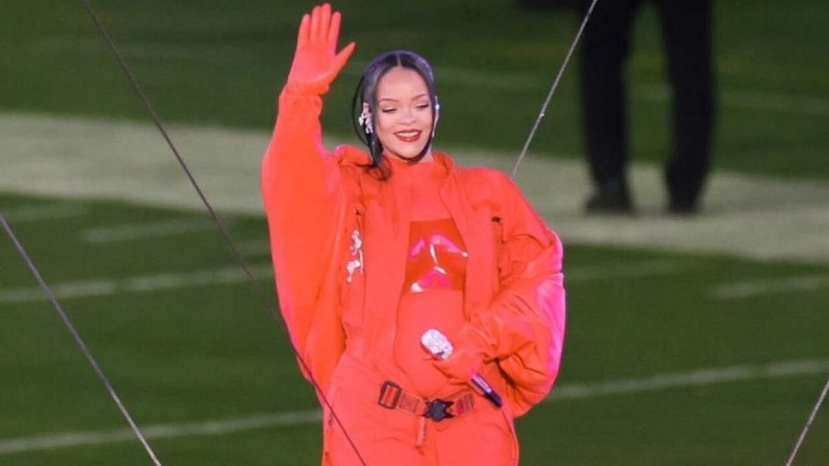 Rihanna anuncia su segundo embarazo en show de Superbowl