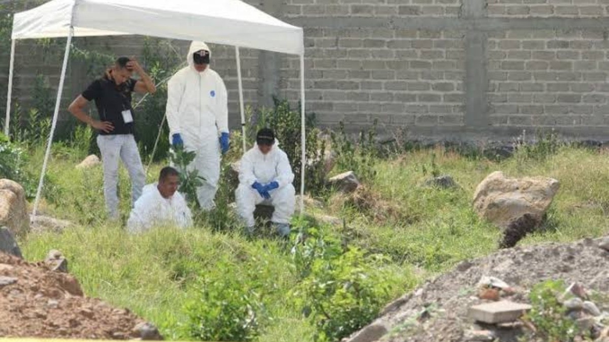 Hallan 31 cuerpos en fosas clandestinas de Tlajomulco en Jalisco