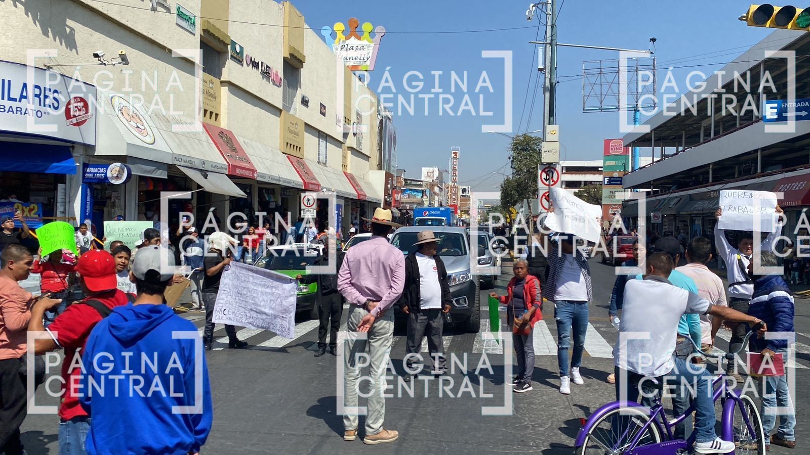 Ambulantes de la Zona Piel toman las calles tras 'limpia'