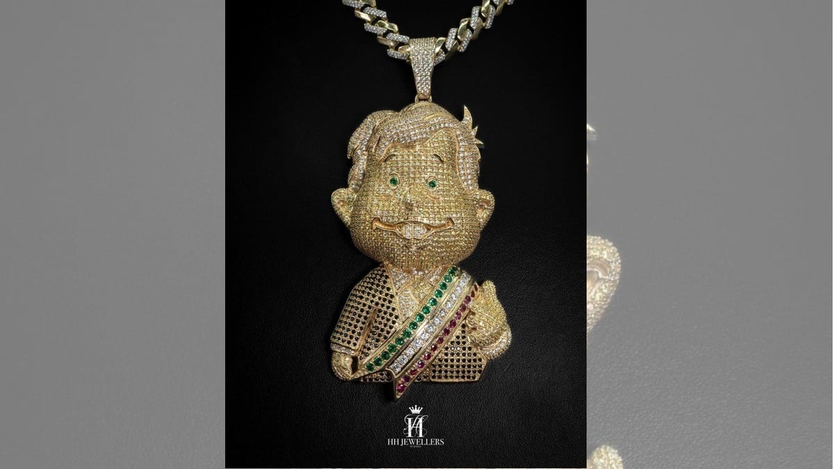 ¡Joyería lanza figura de AMLO de 14 k!