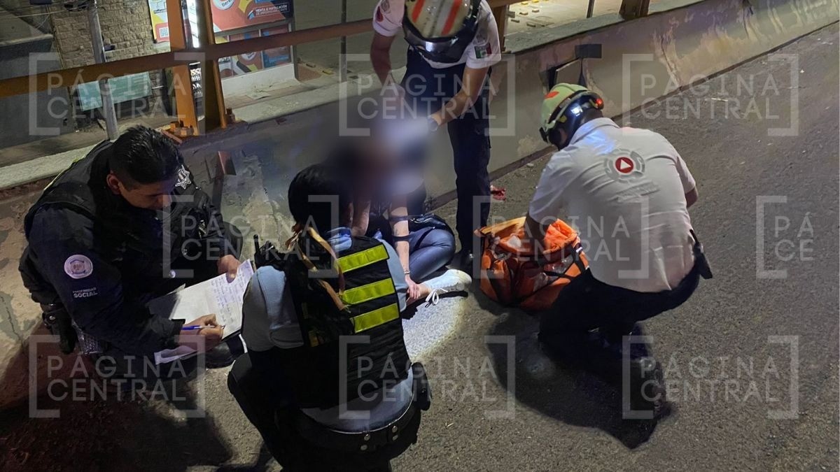 Acusa mujer herida que la arrojaron de auto en movimiento en el Morelos