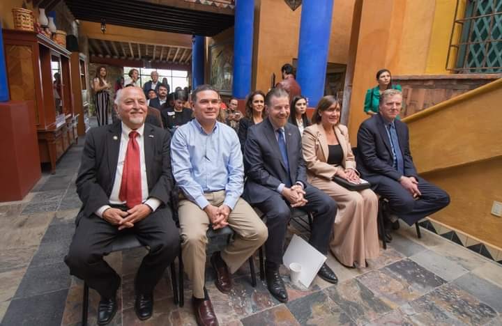 Hace Navarro equipo con liderazgos migrantes