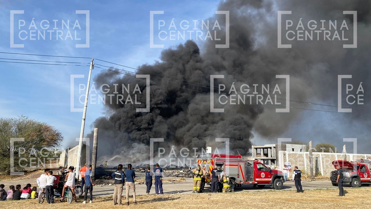 Incendio en Los Arcos moviliza a Bomberos de León