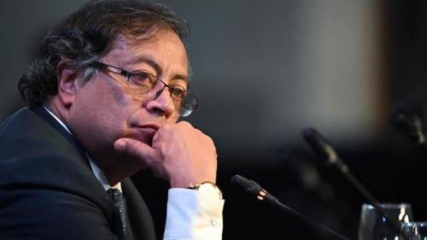 Presidente de Colombia manda investigar a su hijo y a su hermano