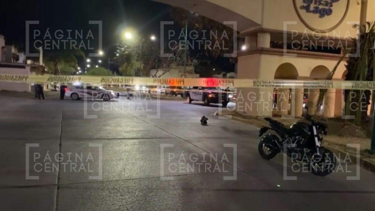 Embiste moto a peatón y lo mata en Brisas del Lago