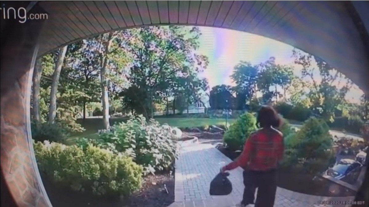 Repartidora se lleva pedido por no recibir buena propina