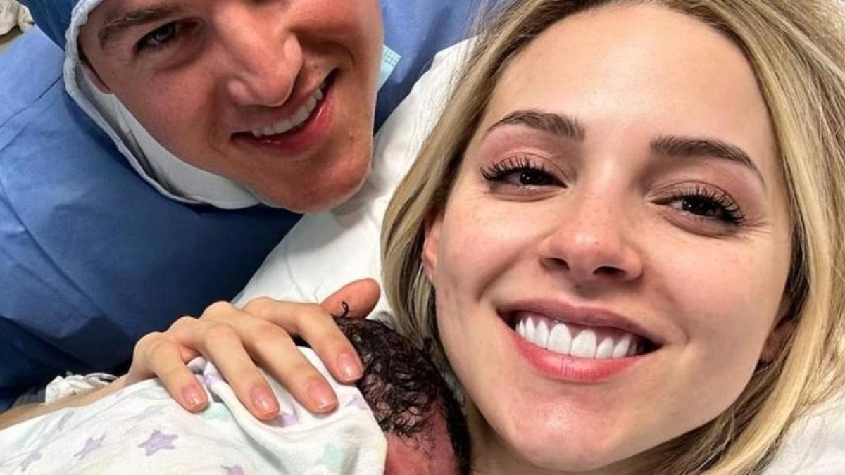 Nace la bebé de Samuel García y Mariana Rodríguez