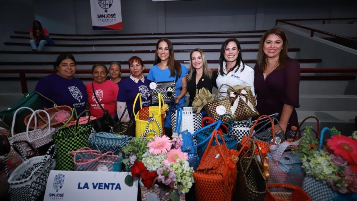 Pide alcaldesa de León a mujeres defender sus derechos