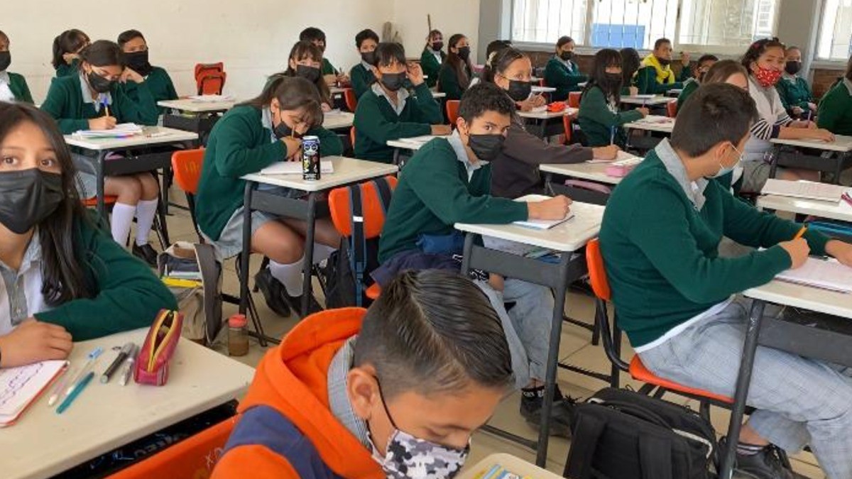 Invierte León 27 millones de pesos para becas educativas