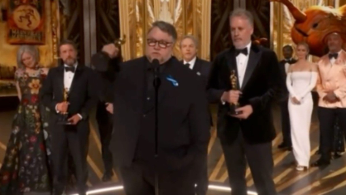 “Un excepcional cineasta”, AMLO sobre Guillermo del Toro