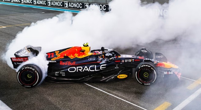 Logra Checo Pérez la pole position en Arabia