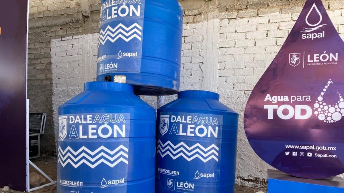 Llama alcaldesa de León a no vender los tinacos que fueron donados