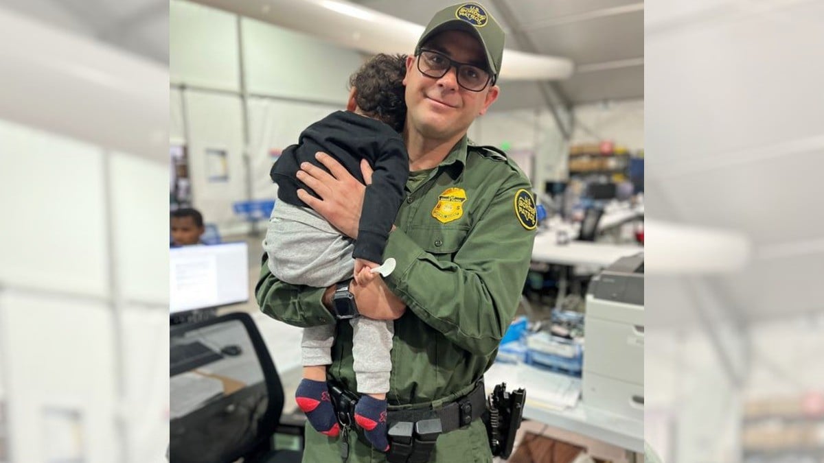 'Pollero' abandona a bebé de un año en la frontera; lo rescata la Border Patrol
