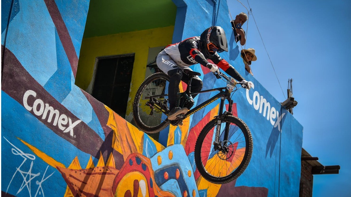 Gana colombiano el internacional de ciclismo desde la capital