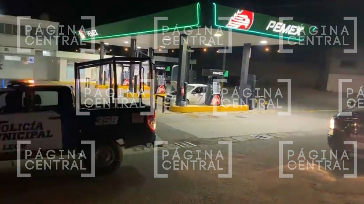 Asesinan a tres hombres en gasolinería de León