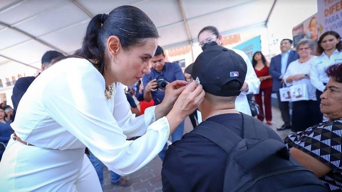 Entrega DIF León 38 aparatos auditivos de recurso por Romería