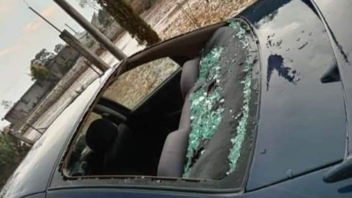 Cae granizo del tamaño de pelotas de golf y deja daños en vidrios y viviendas