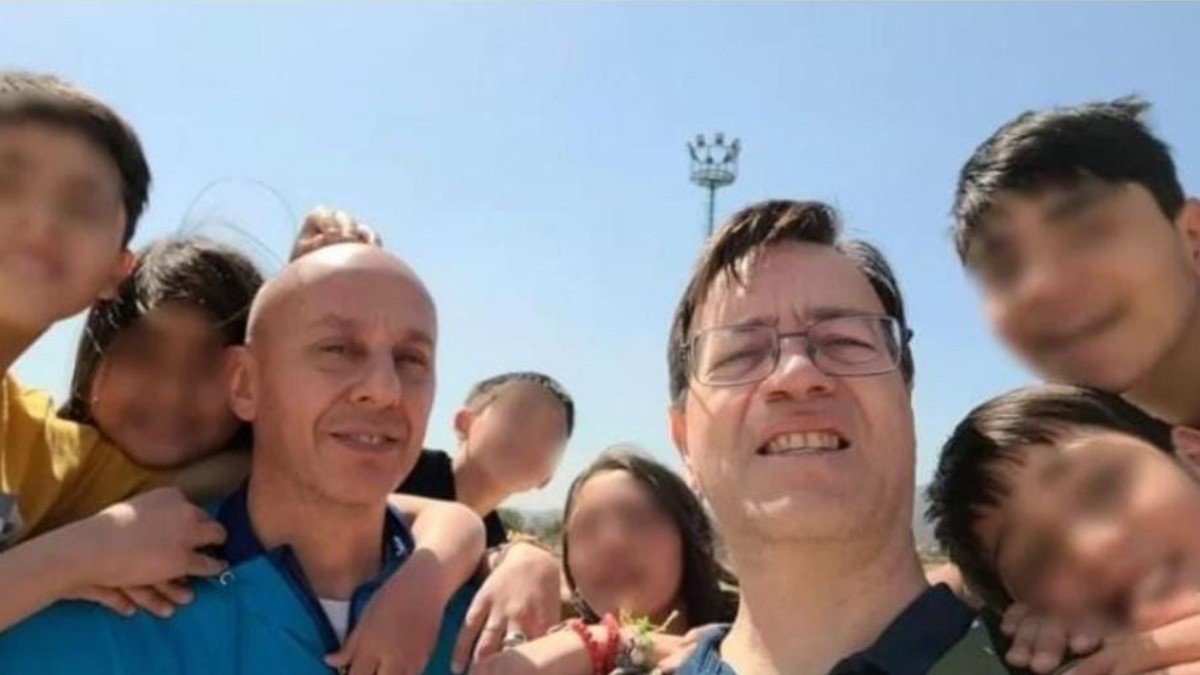 Pareja de hombres en Argentina consigue adoptar a seis hermanos