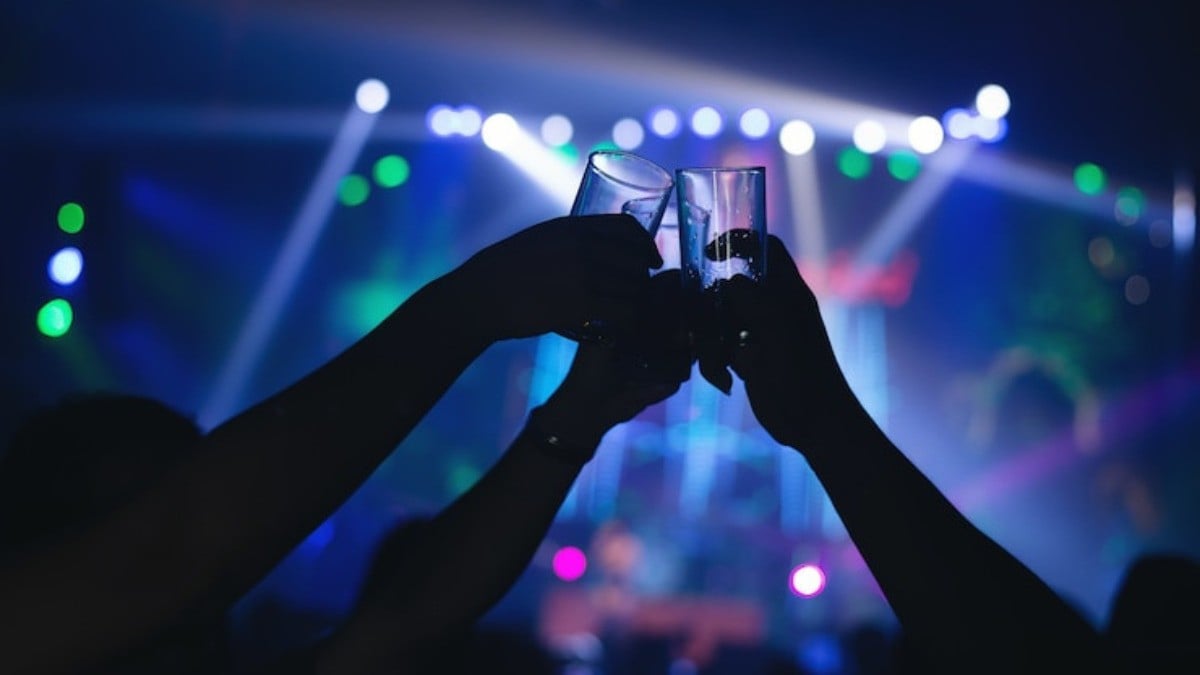 Propuesta para recortar horario de venta en bares y antros divide a alcaldes