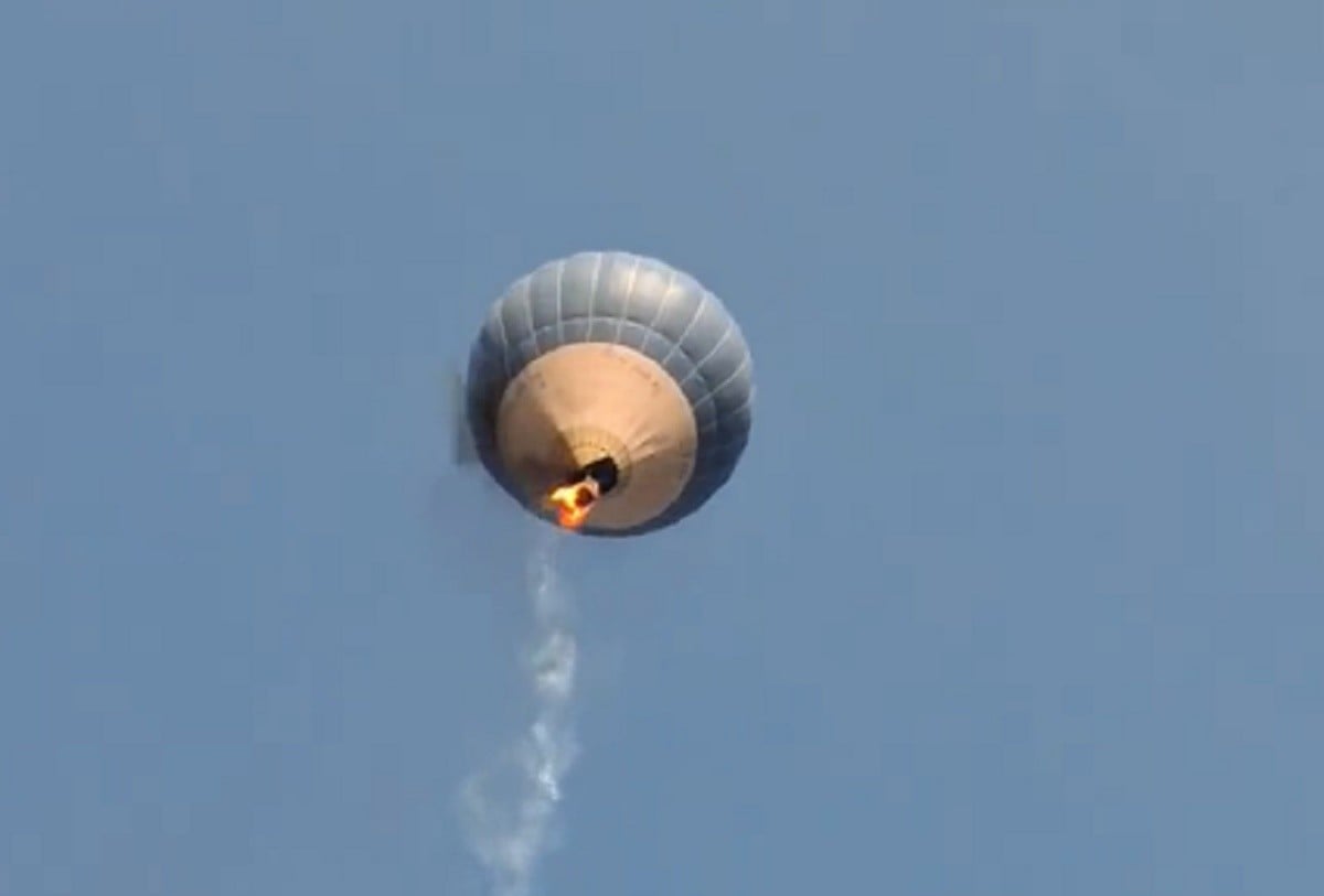 Mueren 2 en incendio de globo en Teotihuacán