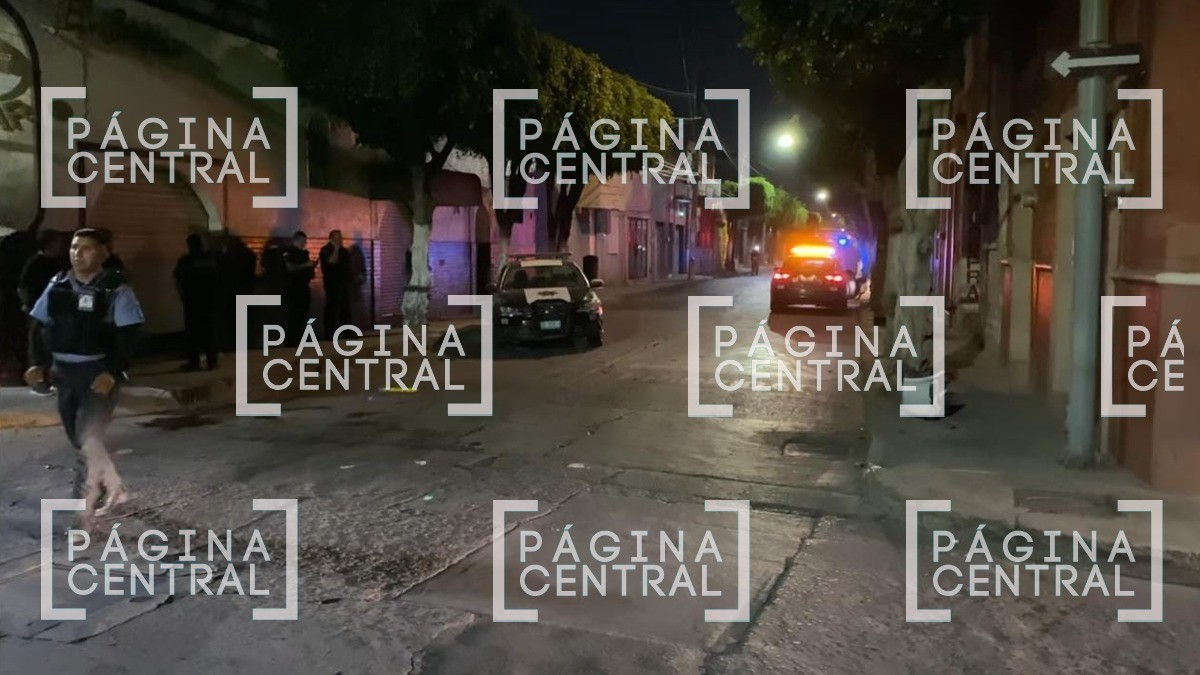 Choca patrulla en cruce de la calle 5 de Febrero y Juan Valle