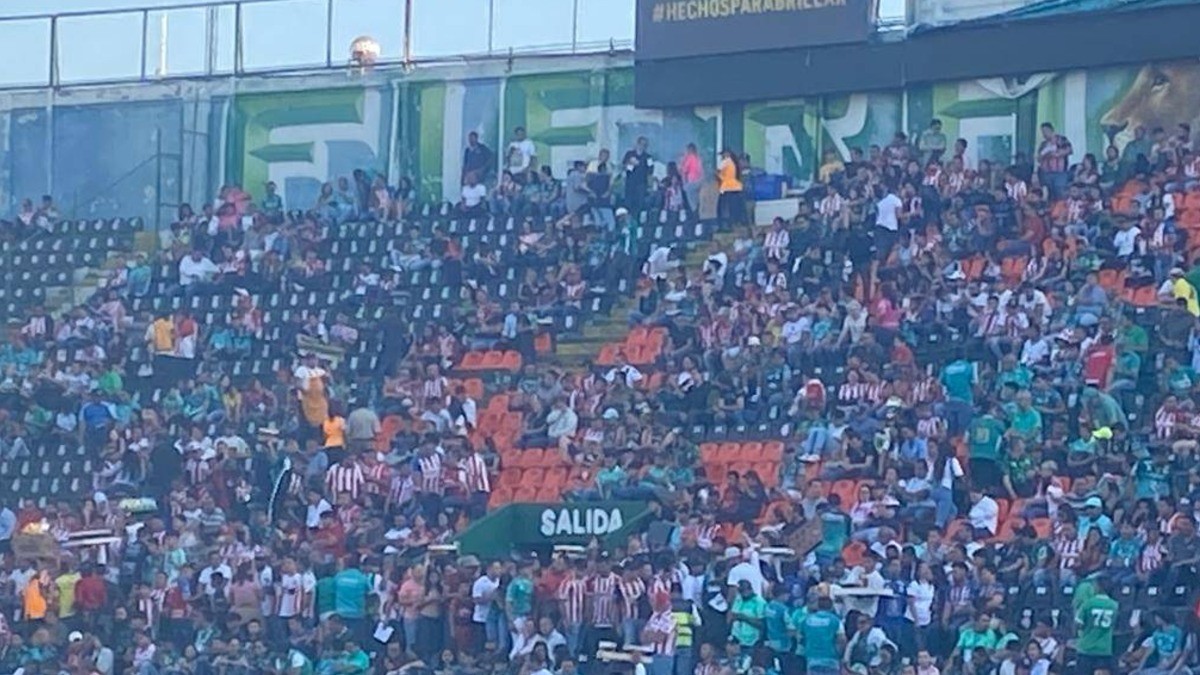 Detienen a 18 personas por riña en partido León-Chivas