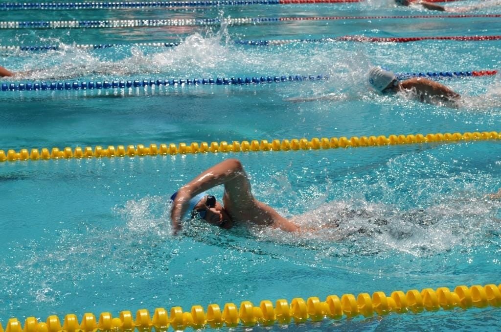 ¿Quieres aprender a nadar? ¡Te puedes inscribir en línea!