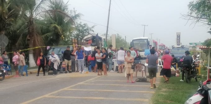 Hombre entrega a sus hijos a la policía por feminicidio de una niña de 13 años