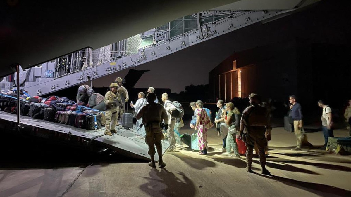 Extranjeros apresuran evacuación de Sudán, incluyendo 5 mexicanos