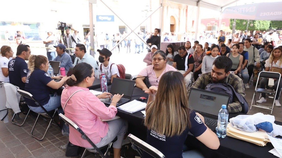 Oferta León más de 4 mil 100 vacantes en Feria de Empleo