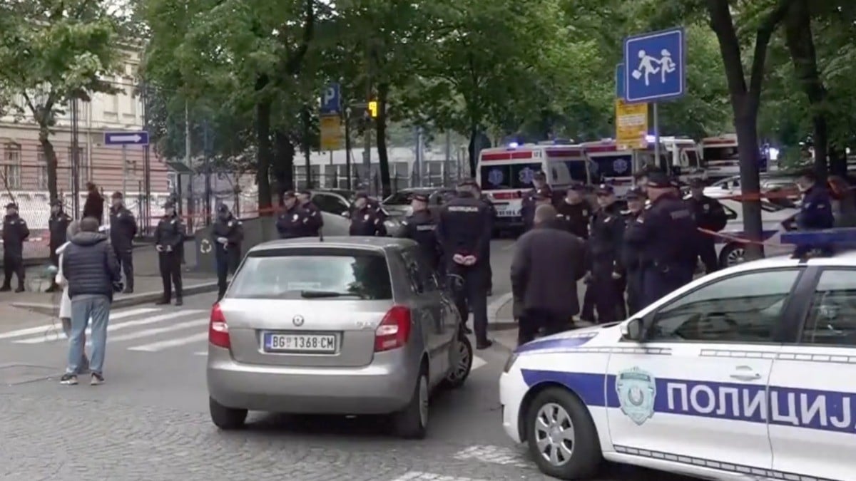 Tiroteo en escuela de Belgrado deja 8 niños muertos