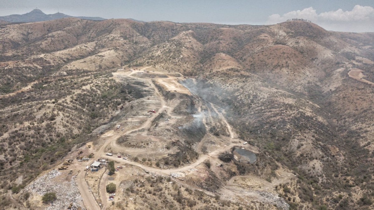Controlan al 90% incendio de tiradero municipal capitalino