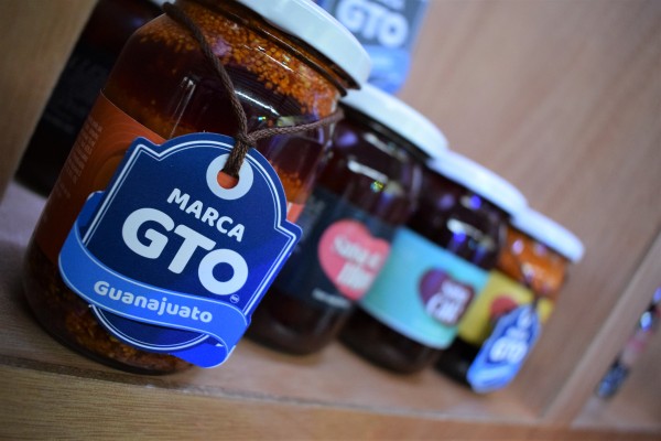 Acercan estrategias de venta a empresas locales