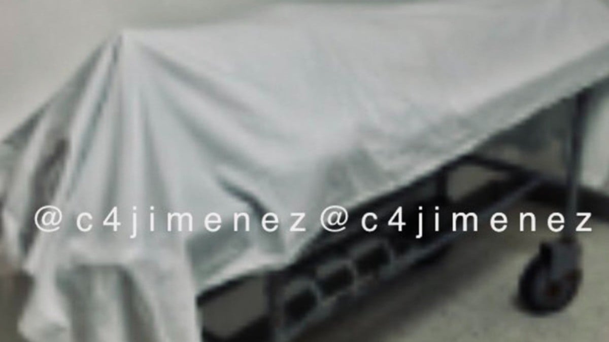 Muere mujer mayor al caer de camilla de ambulancia