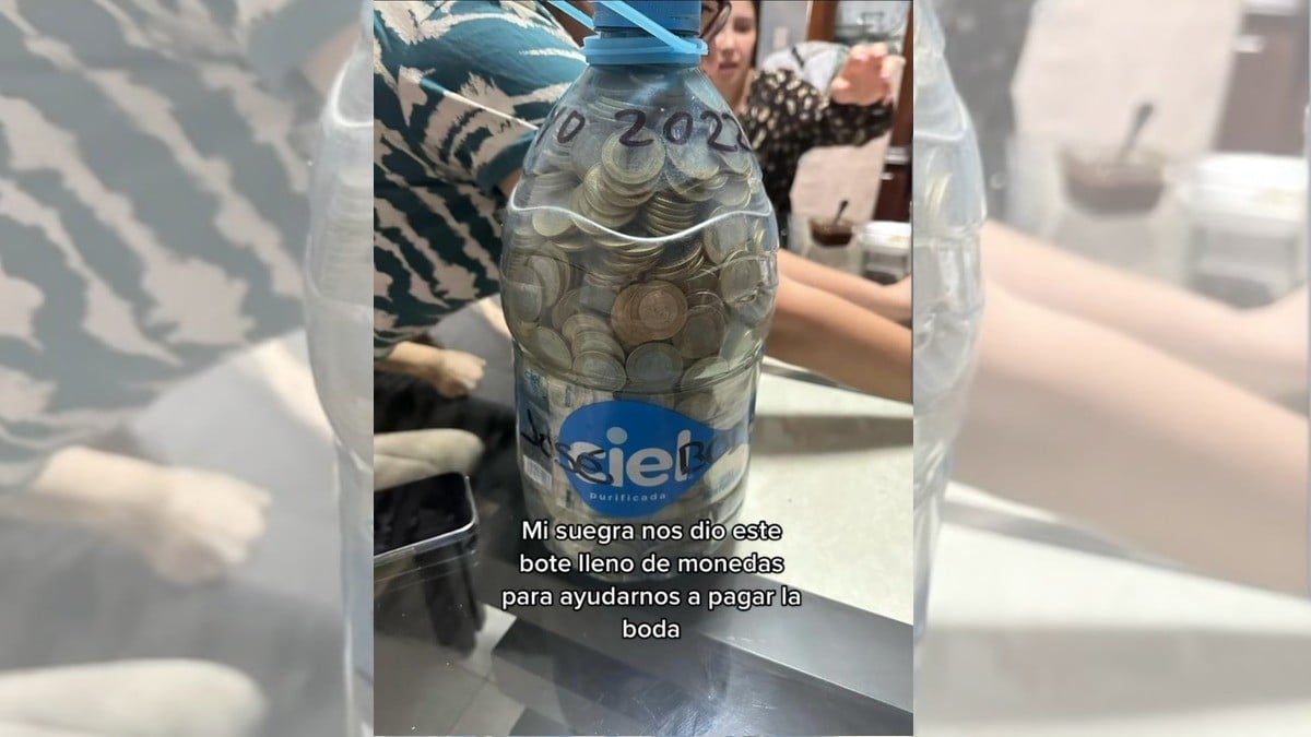 Mamá le regala sus ahorros a su hijo para que pague la boda