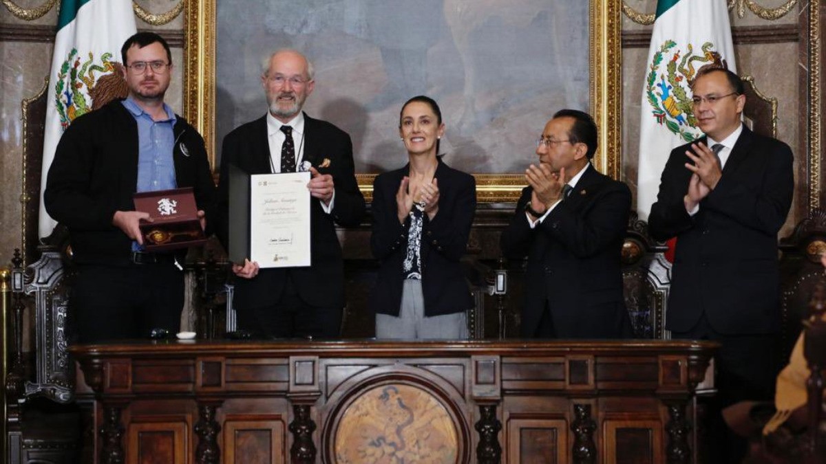 Entregan llaves de la CDMX a los Assange