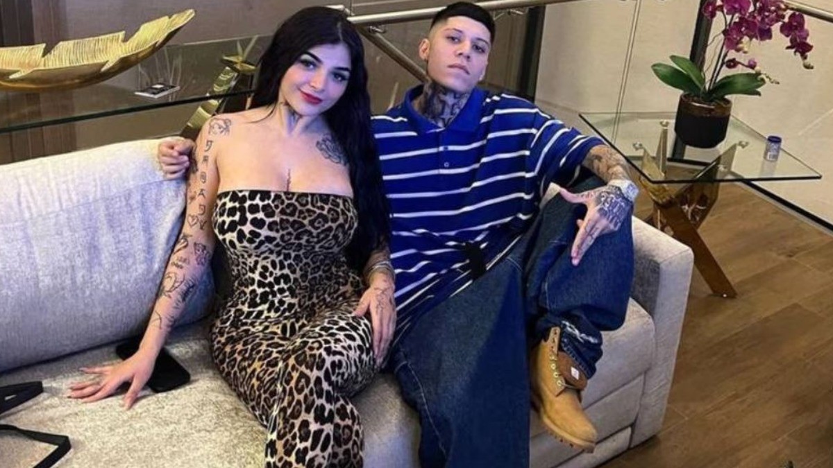 Santa Fe Klan y Karely Ruiz, ¿separados?