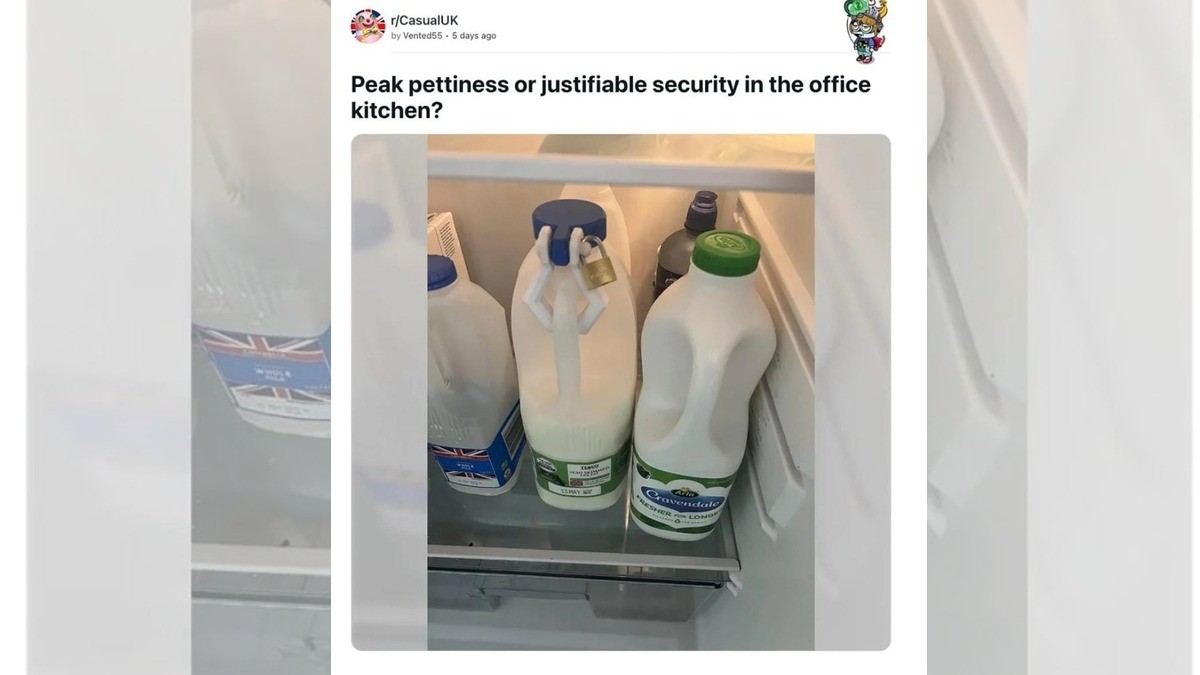 Godín le pone candado a su comida para protegerla de sus compañeros