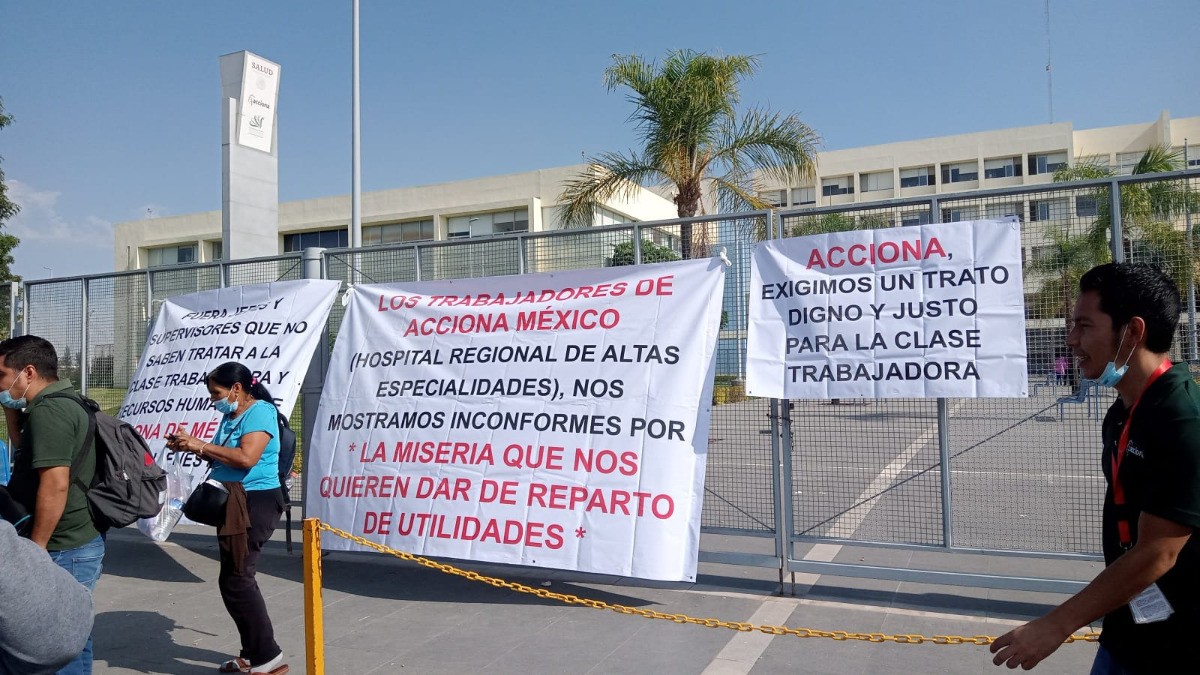 Camilleros y persona de limpieza del Hospital de Alta Especialidad del Bajío entran en paro