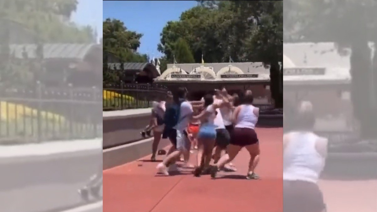 Familias arman campal en parque Disney por no respetar la fila