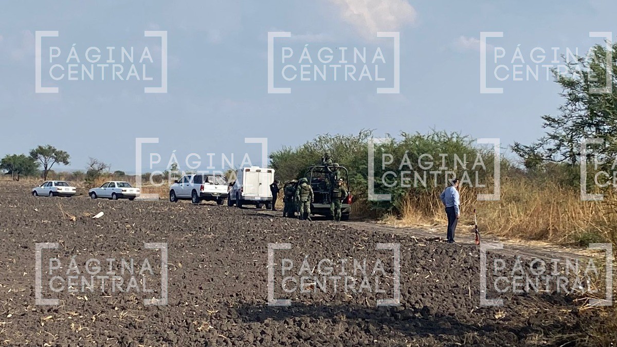 Hallan dos cuerpos en fosa clandestina de Los Ramírez