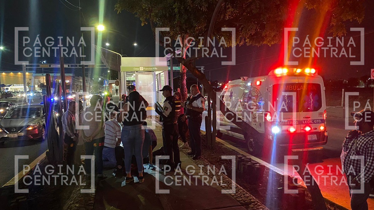 Adulto mayor se lesiona al chocar contra un árbol