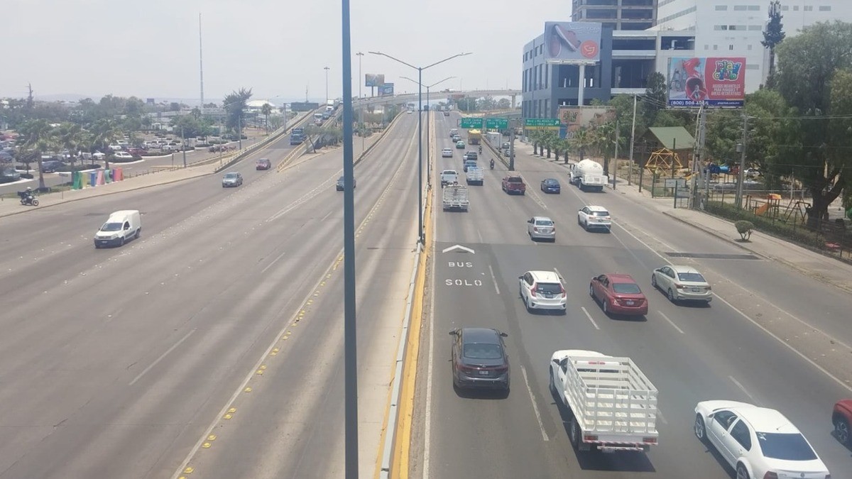 Retiran boyas que extendían carril exclusivo del SIT a distribuidor vial