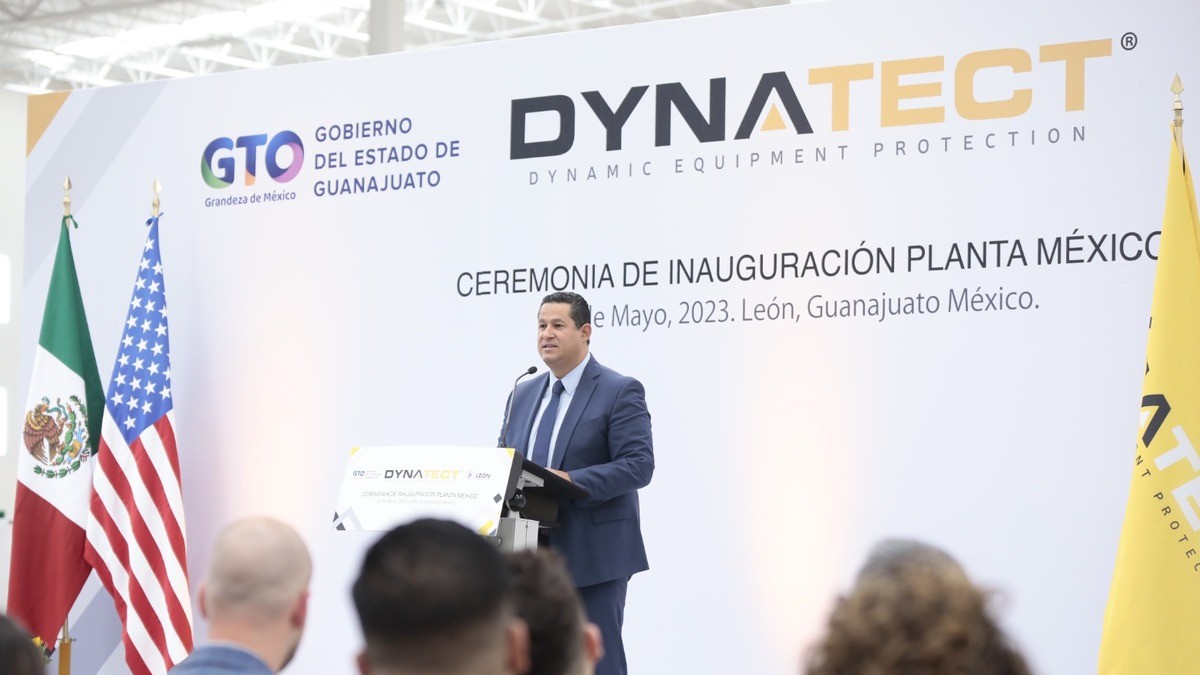 Defiende gobernador entrega de mil pesos mensuales a mujeres a través de la Sedeshu