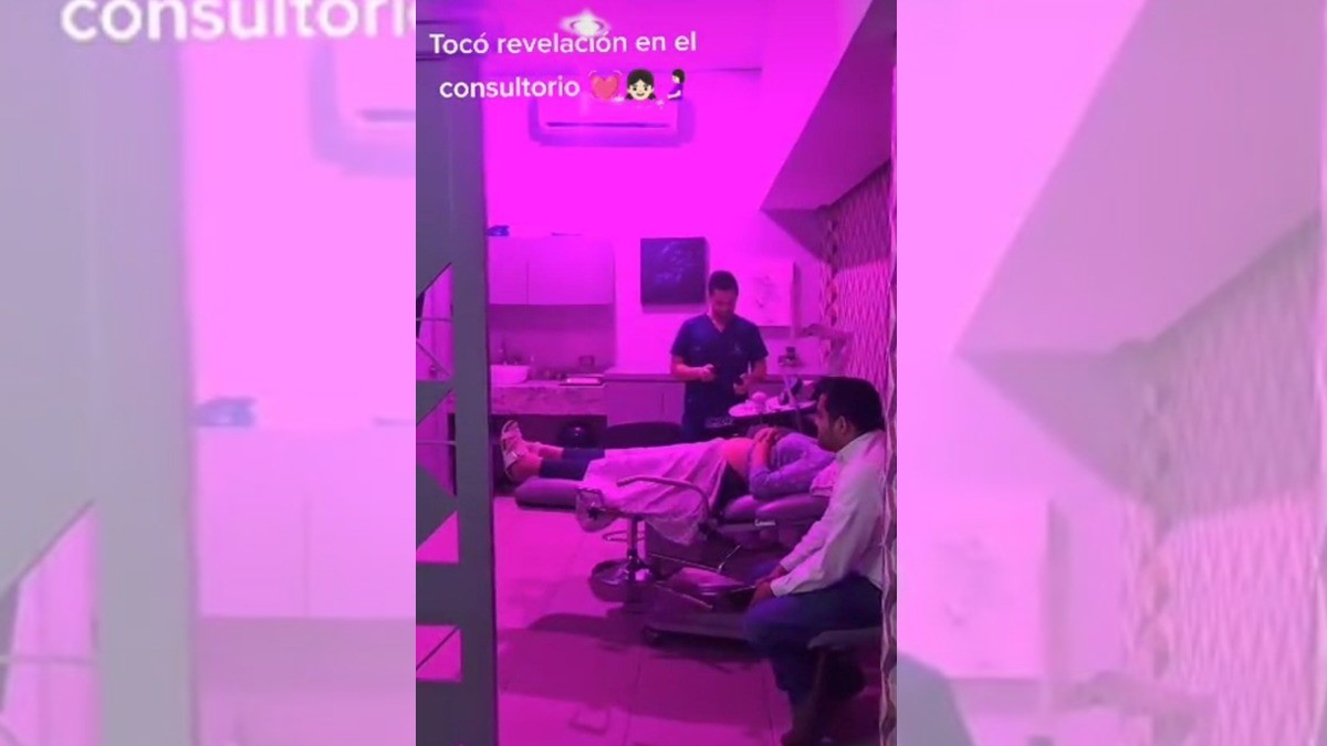 Pareja hace revelación de género de su bebé ¡en consultorio del ginecólogo!
