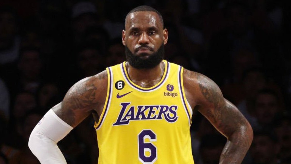 Eliminan a LeBron James de los Lakers y podría estar considerando retirarse