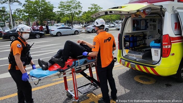 Abrió la puerta del avión durante el vuelo, ya está detenido