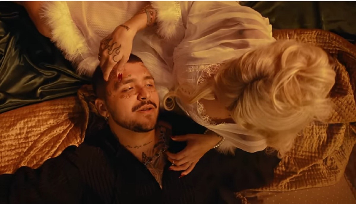 ¿Ya checaste el nuevo clip de Christian Nodal?, declara su amor a Cazzu