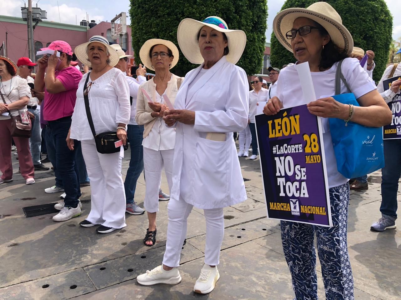 Leoneses exigen respeto a la Suprema Corte de Justicia